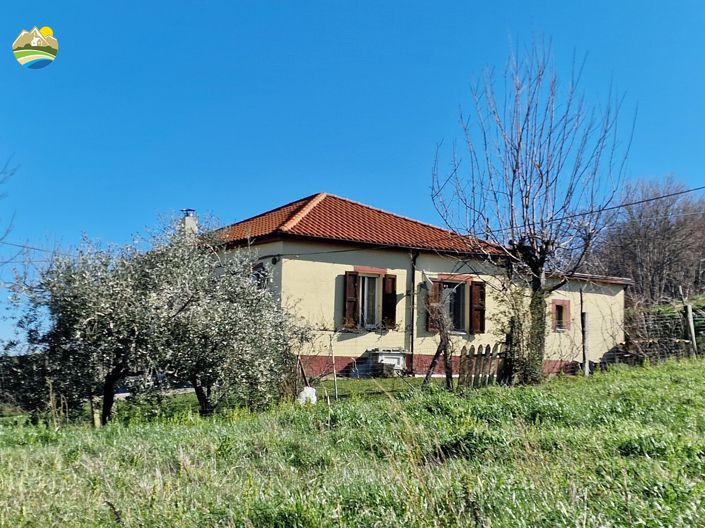 Image No.2-2 Bed Country House for sale