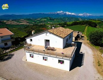 1 - Castilenti, Villa