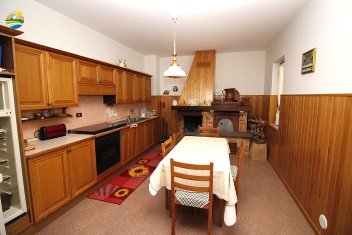 Image No.11-2 Bed Country House for sale