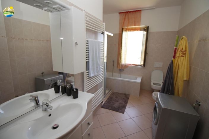 Image No.18-2 Bed Country House for sale