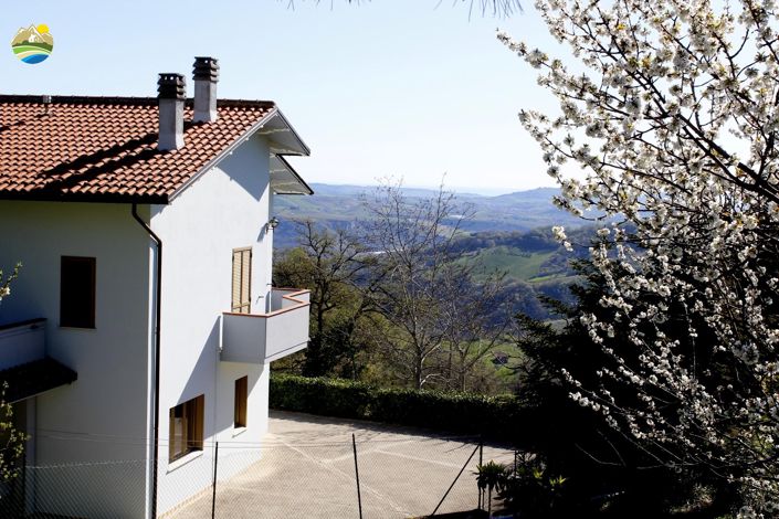 Image No.25-2 Bed Country House for sale