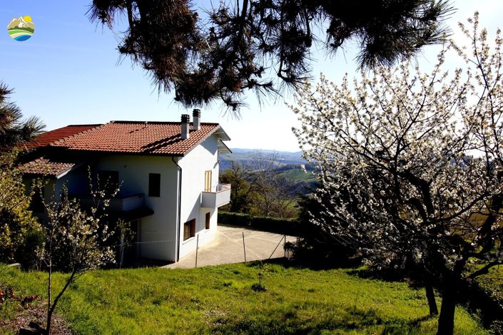 Image No.6-2 Bed Country House for sale