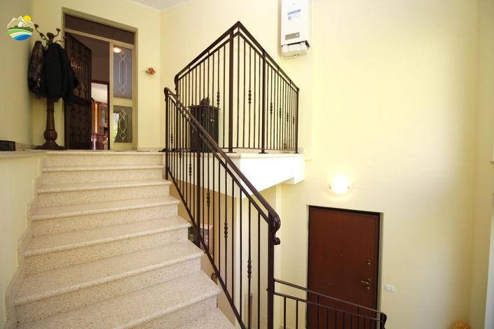 Image No.8-2 Bed Country House for sale