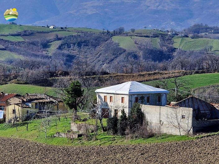 Image No.28-Maison de campagne de 3 chambres à vendre à Bisenti