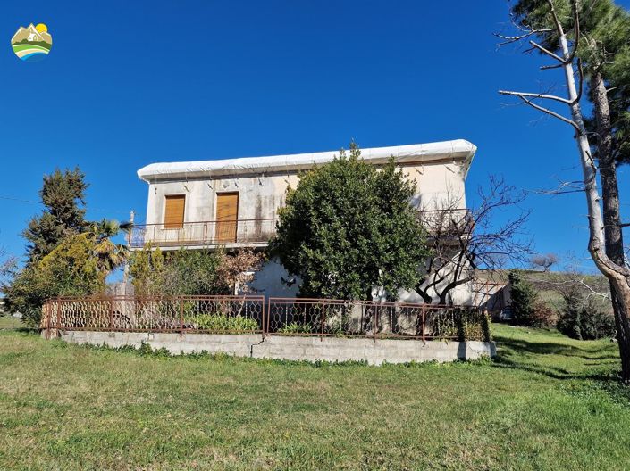 Image No.3-Maison de campagne de 3 chambres à vendre à Bisenti