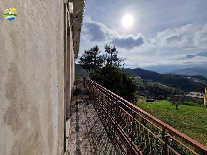 Image No.8-Maison de campagne de 3 chambres à vendre à Bisenti