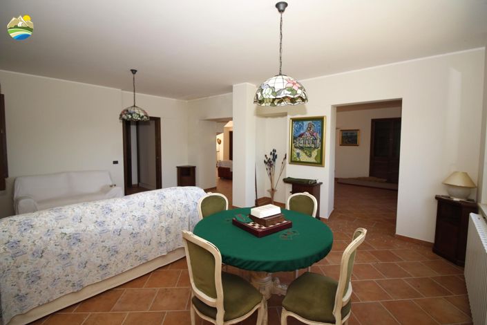 Image No.15-4 Bed Country House for sale