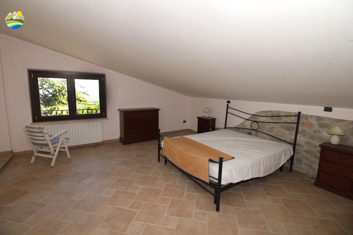 Image No.33-4 Bed Country House for sale