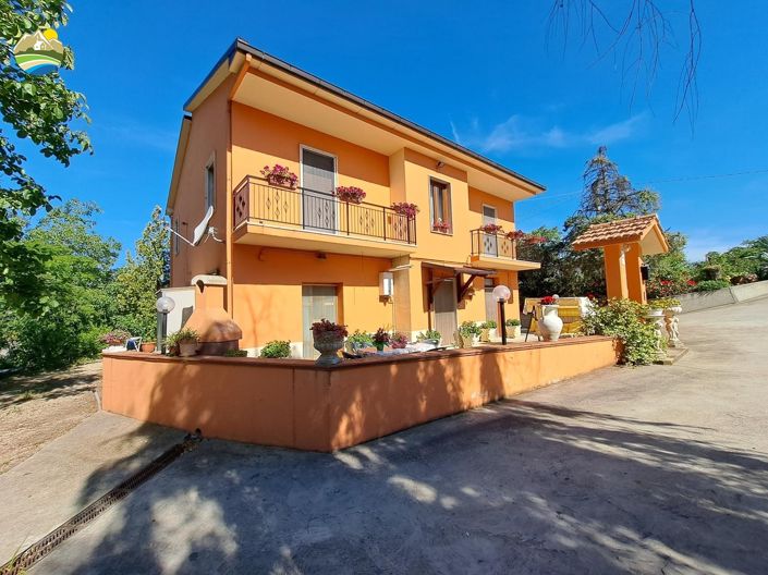 Image No.2-2 Bed Country House for sale