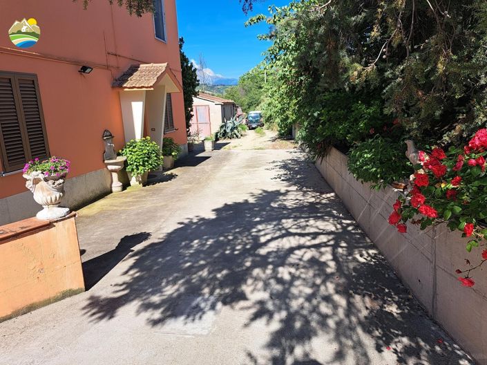 Image No.25-2 Bed Country House for sale