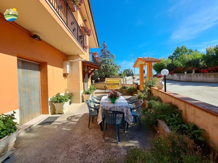 Image No.5-2 Bed Country House for sale