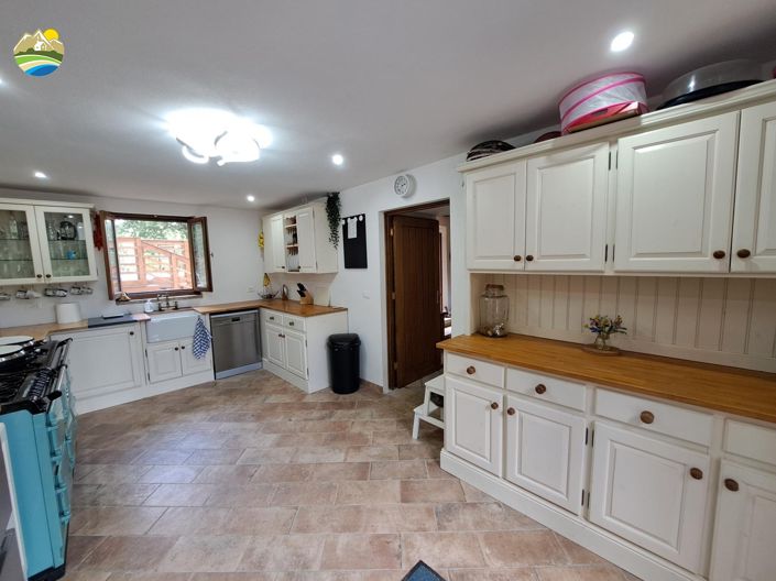 Image No.7-3 Bed Country House for sale