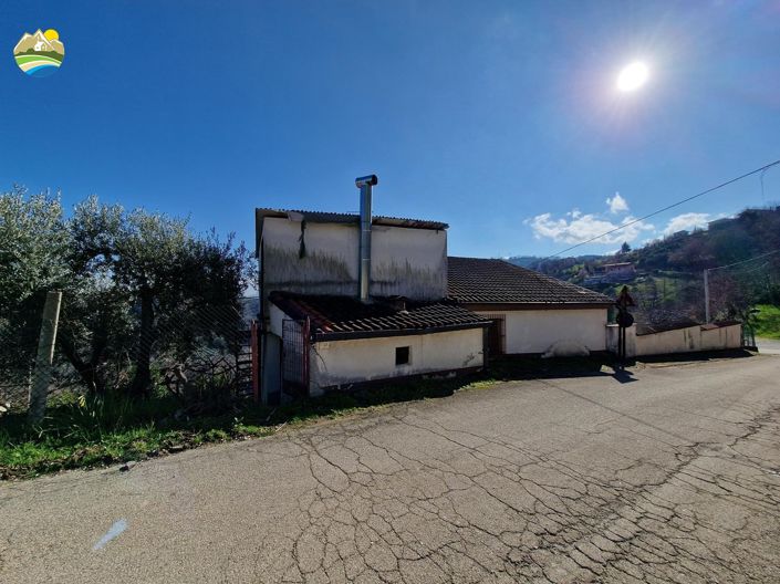 Image No.10-2 Bed Country House for sale