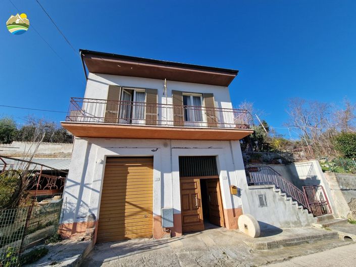 Image No.2-2 Bed Country House for sale