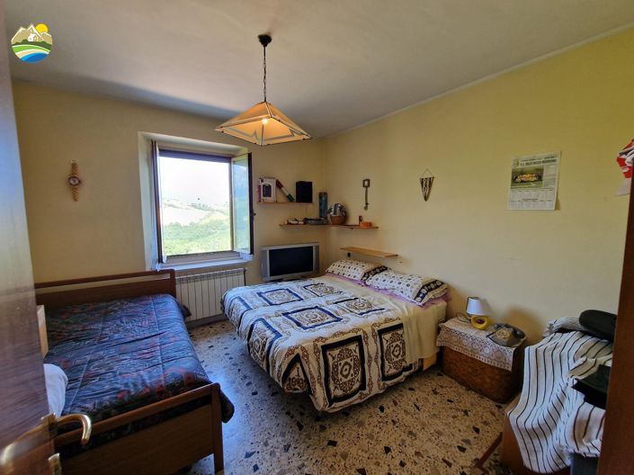 Image No.14-2 Bed Country House for sale