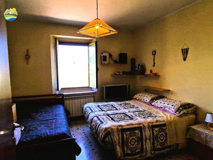 Image No.18-2 Bed Country House for sale