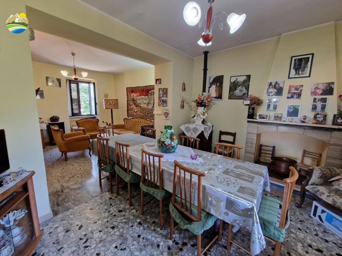 Image No.21-2 Bed Country House for sale