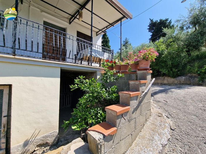 Image No.26-2 Bed Country House for sale