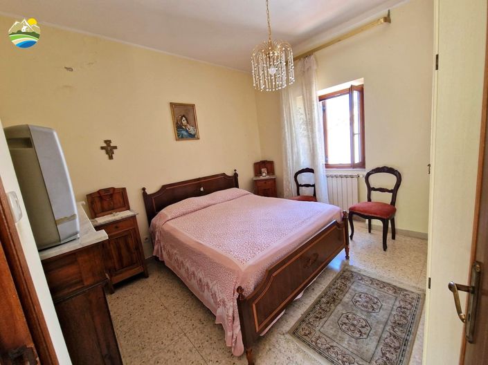 Image No.26-3 Bed Townhouse for sale