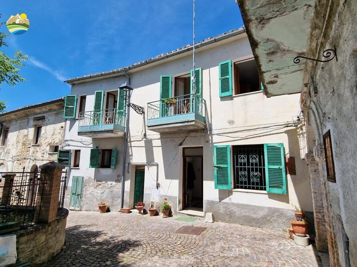 Image No.8-3 Bed Townhouse for sale