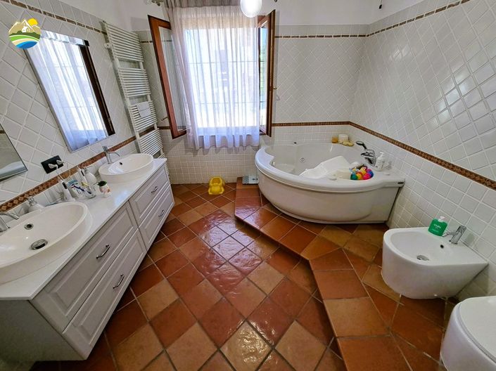 Image No.20-Villa de 8 chambres à vendre à Castiglione Messer Raimondo