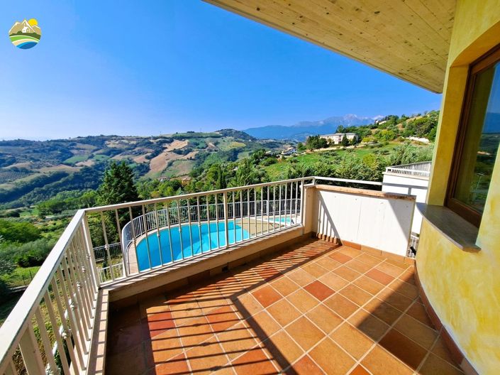 Image No.9-Villa de 8 chambres à vendre à Castiglione Messer Raimondo