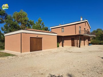 1 - Collecorvino, Villa