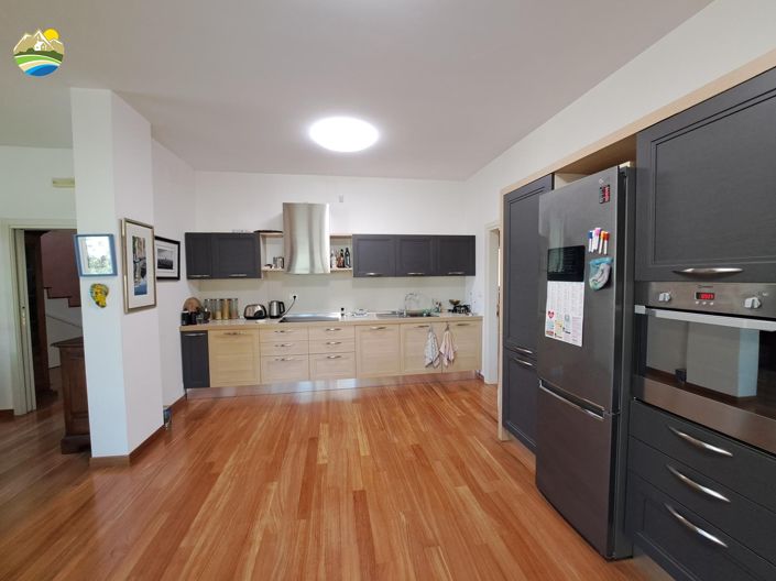 Image No.20-4 Bed Villa for sale