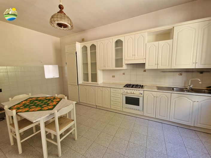 Image No.20-3 Bed Townhouse for sale