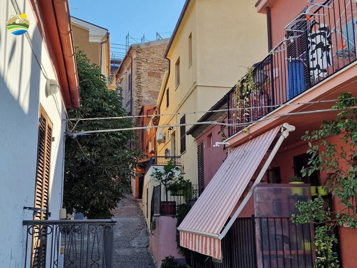 Image No.39-3 Bed Townhouse for sale