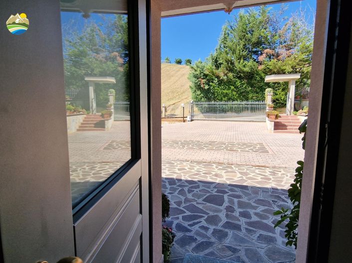 Image No.23-3 Bed Country House for sale