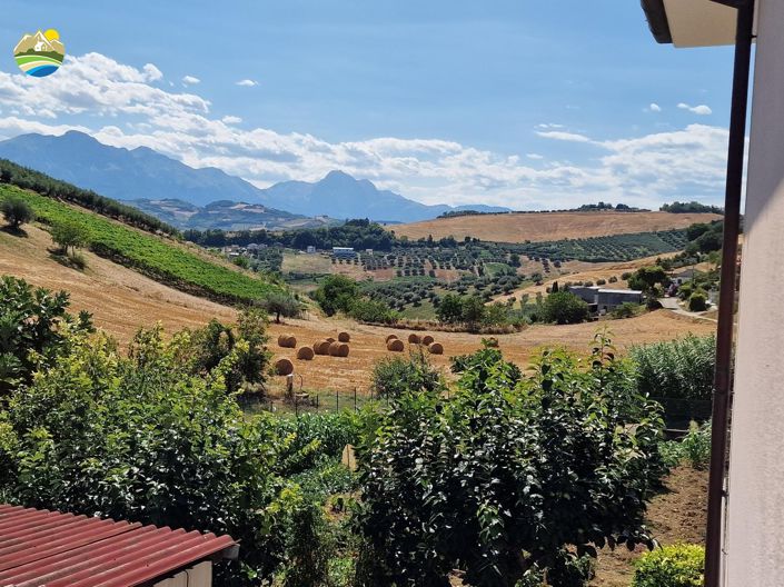 Image No.30-3 Bed Country House for sale