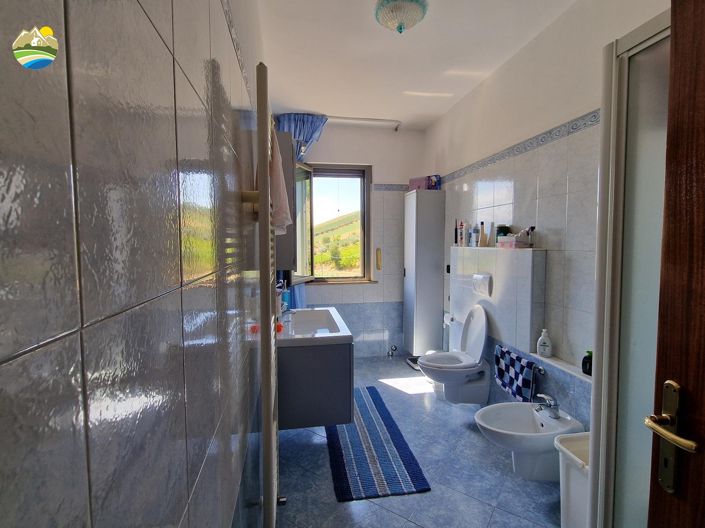 Image No.33-3 Bed Country House for sale