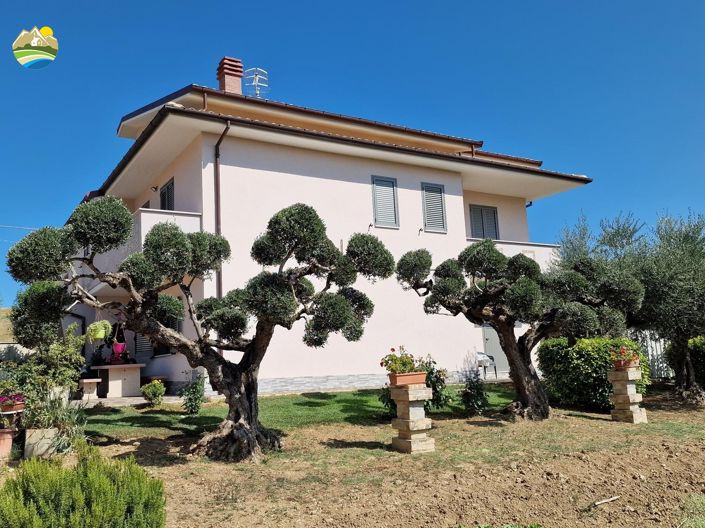 Image No.6-3 Bed Country House for sale