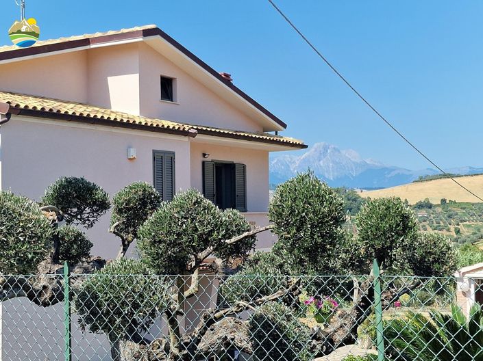 Image No.7-3 Bed Country House for sale