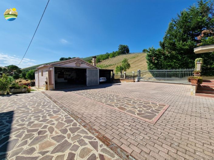 Image No.9-3 Bed Country House for sale