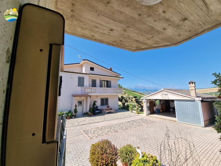 Image No.10-3 Bed Country House for sale