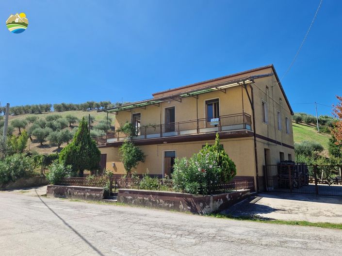 Image No.15-Maison de campagne de 3 chambres à vendre à Bisenti