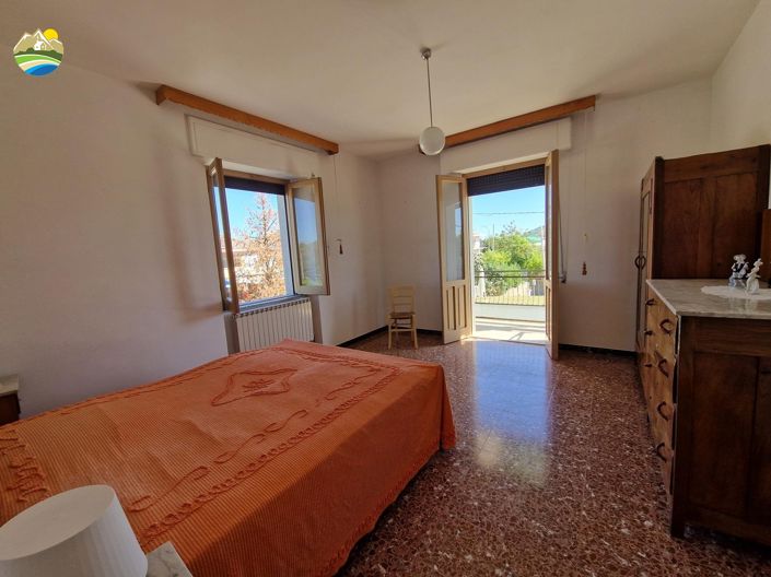 Image No.19-Maison de campagne de 3 chambres à vendre à Bisenti