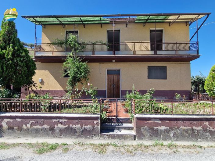 Image No.3-Maison de campagne de 3 chambres à vendre à Bisenti