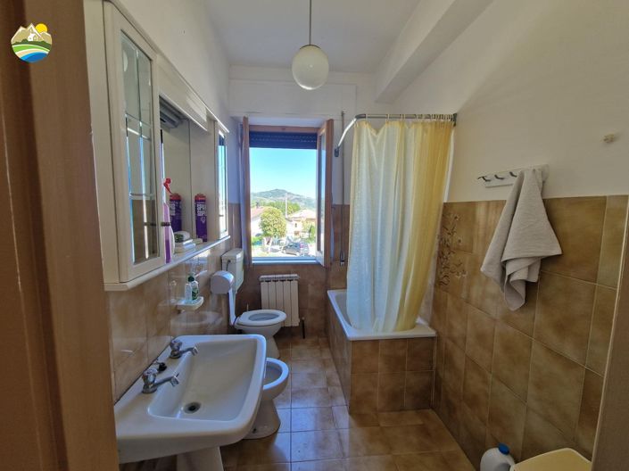 Image No.30-Maison de campagne de 3 chambres à vendre à Bisenti