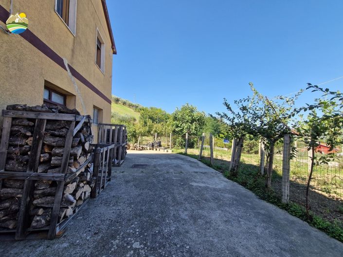 Image No.36-Maison de campagne de 3 chambres à vendre à Bisenti