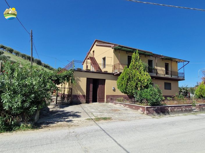Image No.38-Maison de campagne de 3 chambres à vendre à Bisenti