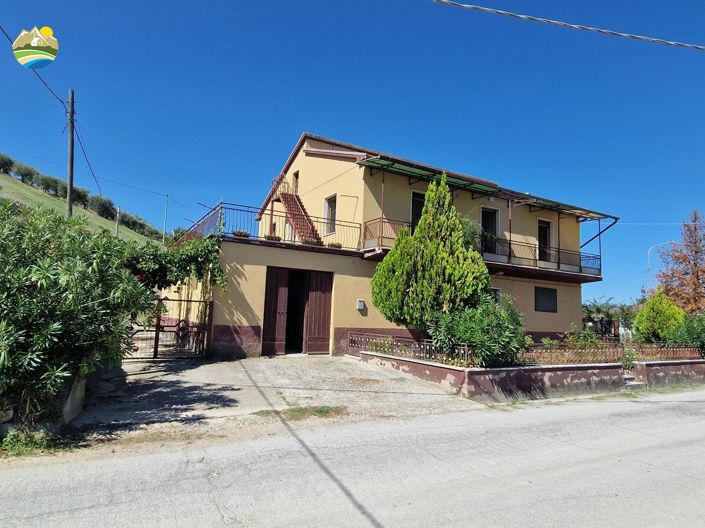 Image No.4-Maison de campagne de 3 chambres à vendre à Bisenti