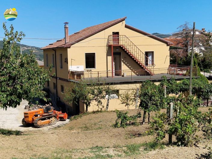 Image No.5-Maison de campagne de 3 chambres à vendre à Bisenti