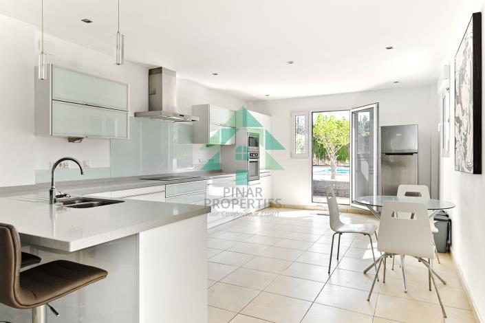 Image No.11-6 Bed Villa / Detached for sale