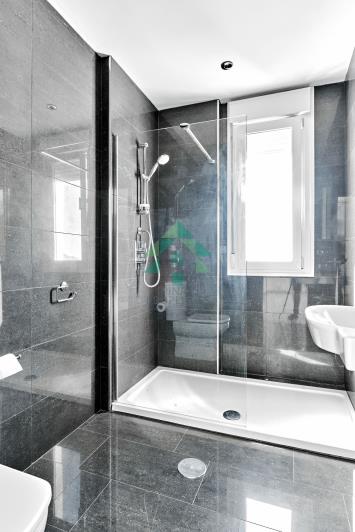 Image No.18-6 Bed Villa / Detached for sale