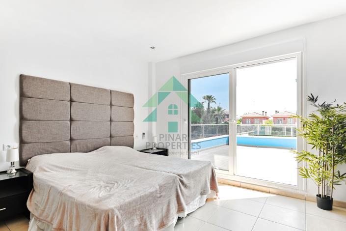 Image No.37-6 Bed Villa / Detached for sale