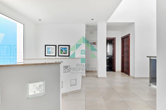 Image No.13-6 Bed Villa / Detached for sale