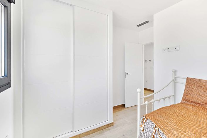 Image No.14-3 Bed Apartment for sale